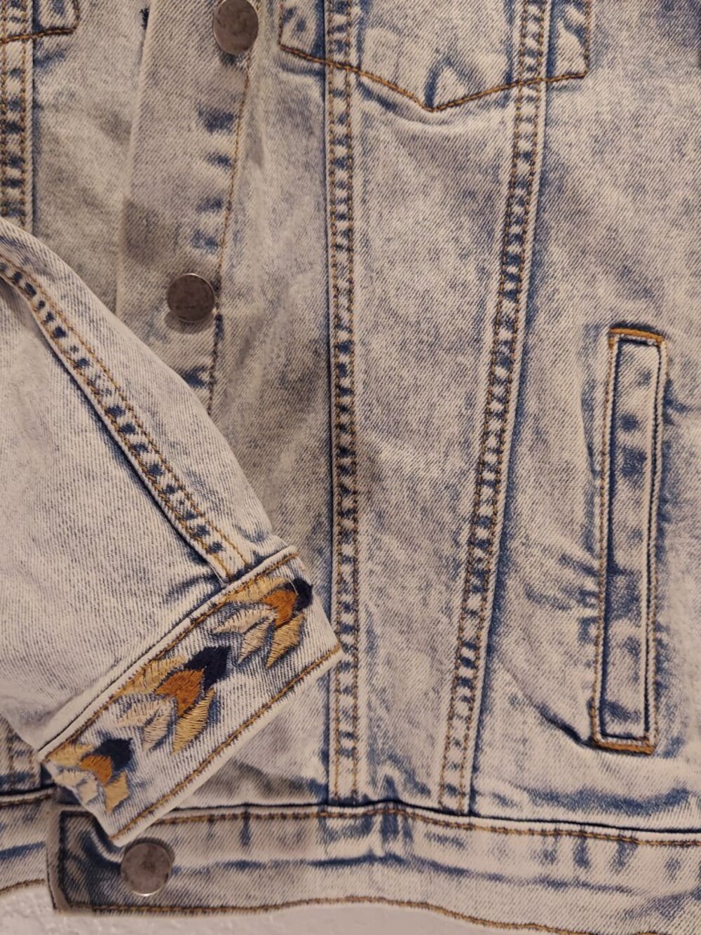 Driftwood Embroidered Denim Jacket Sherpa Collar Western Aztec Acid Wash Trucker - Picture 5 of 13